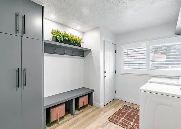 Modern Rustic Stay With Hot Tub Near Downtown