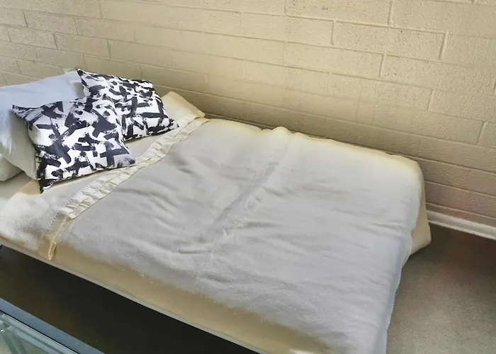 Bright 1 Bedroom Near U Of U, Hospitals, Downtown