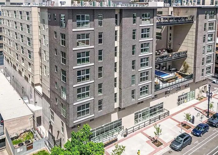 Ultra-Luxury Condo In The Middle Of Downtown
